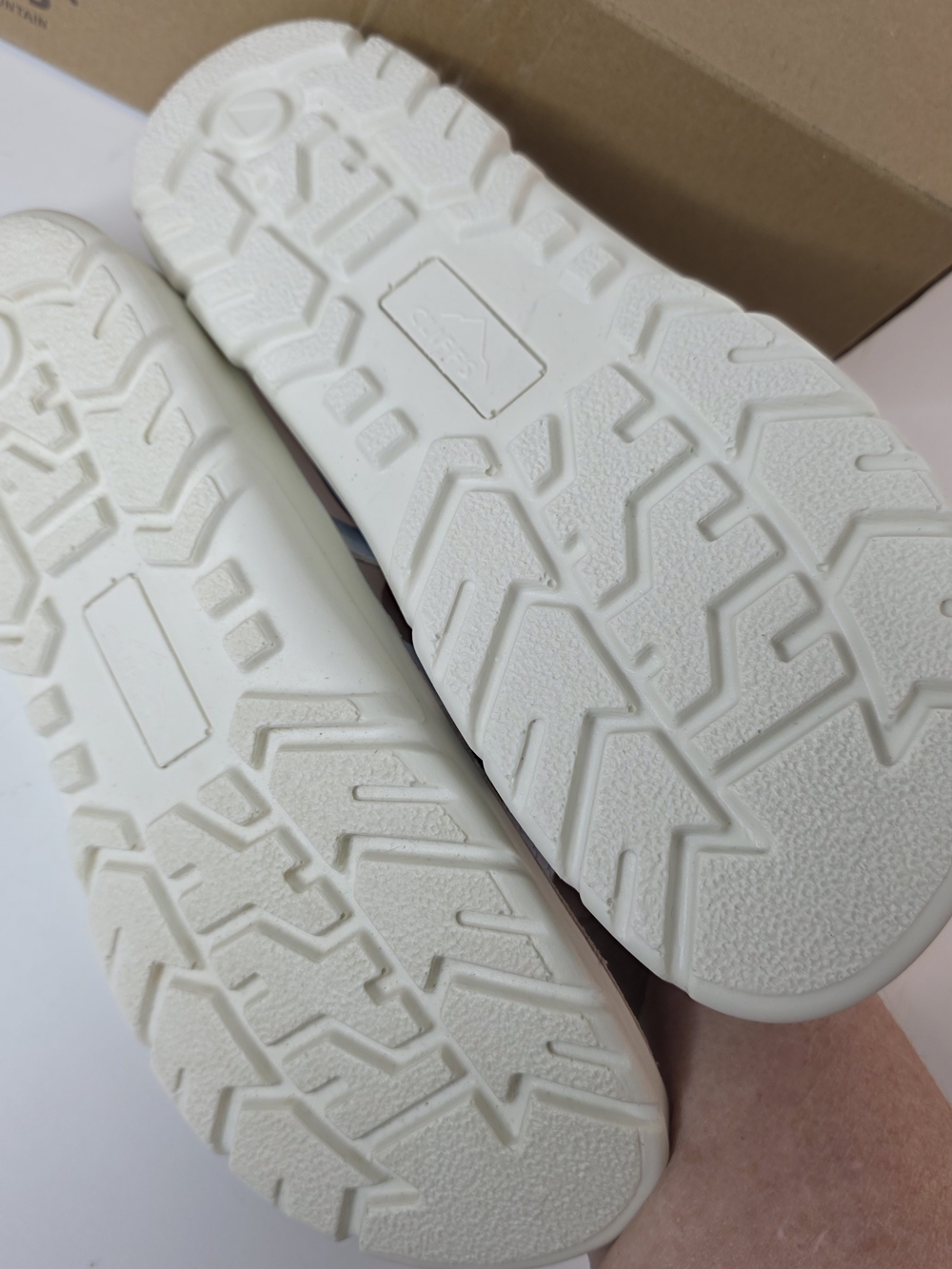 NIB Cliffs By White Mountain Light Blue Textured Cross-Strap Sandals Size 8.5m - Picture 7 of 10